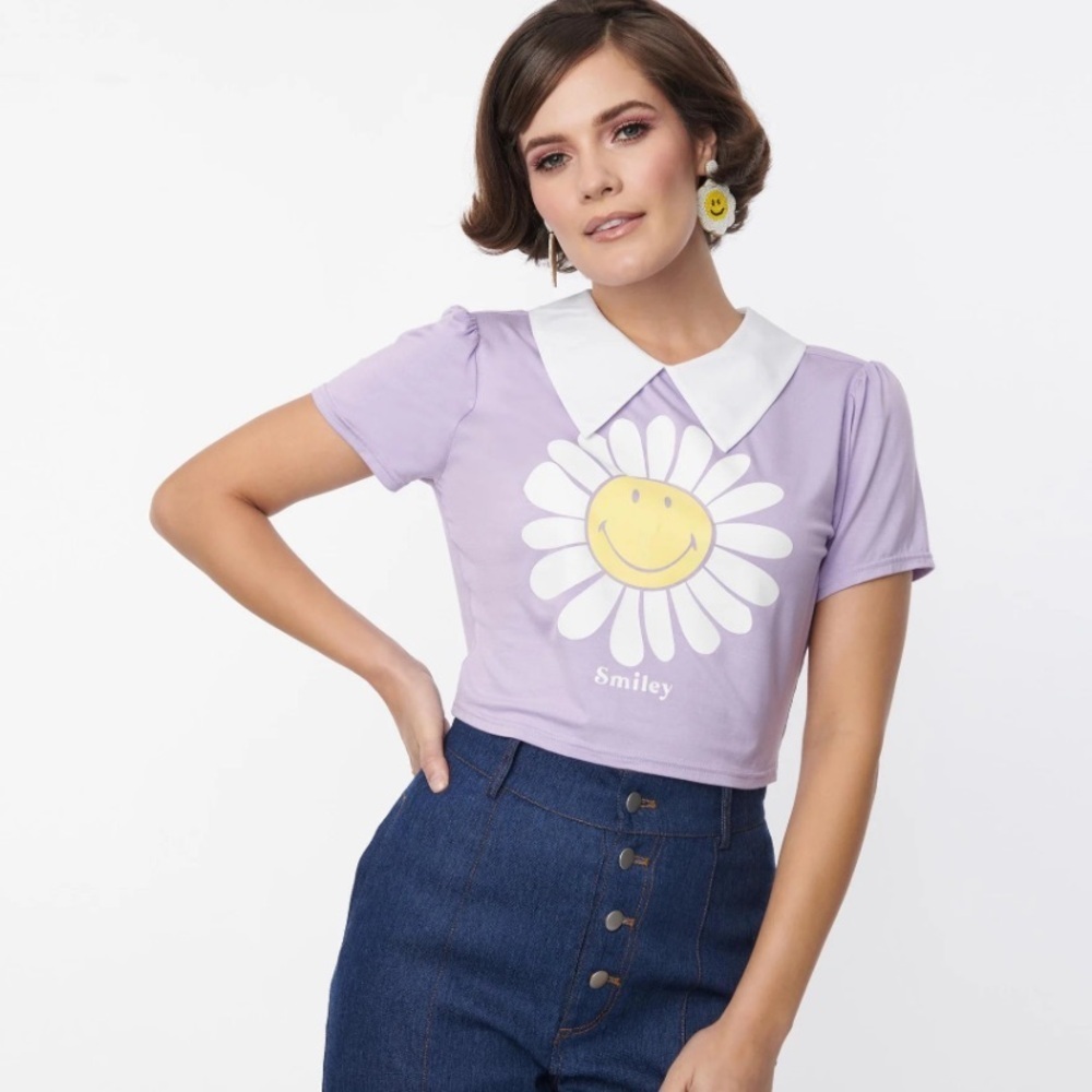 Unique vintage x smiley flower crop top size medium